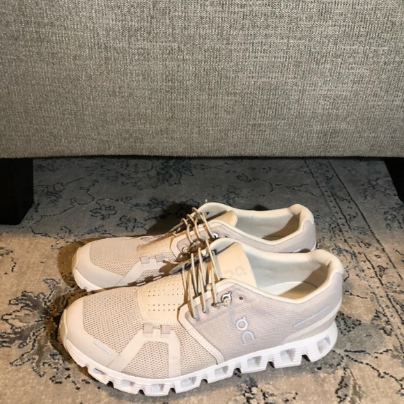 On Running Cloud 5 Running Shoes - Picture 2 of 8